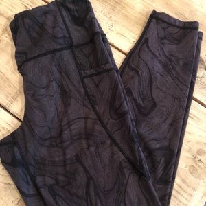 BUNDLE BUY!! 3 pairs of leggings, 1 pair of joggers!! EUC!!